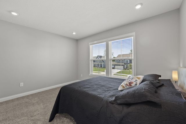 230 Pickerington Ponds Drive, Pickerington, OH 43147