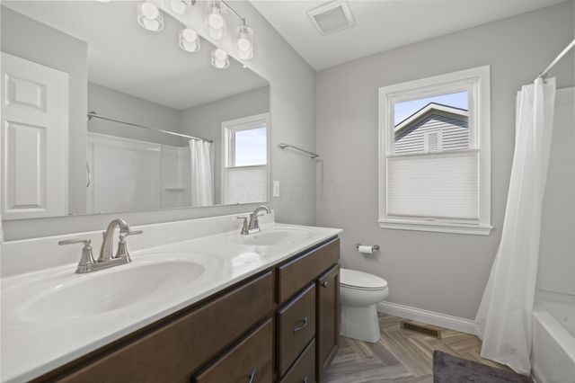 230 Pickerington Ponds Drive, Pickerington, OH 43147