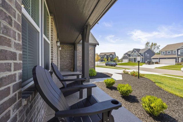 230 Pickerington Ponds Drive, Pickerington, OH 43147