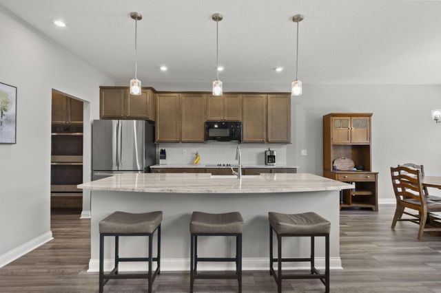 230 Pickerington Ponds Drive, Pickerington, OH 43147