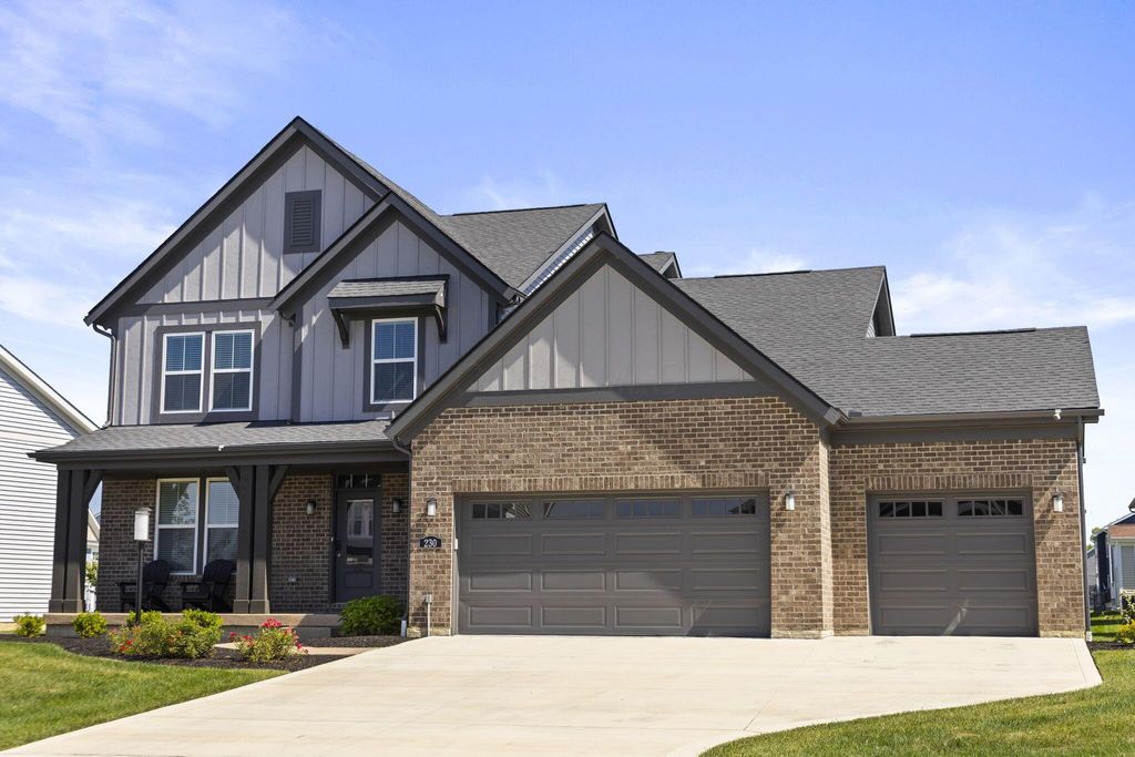 230 Pickerington Ponds Drive, Pickerington, OH 43147