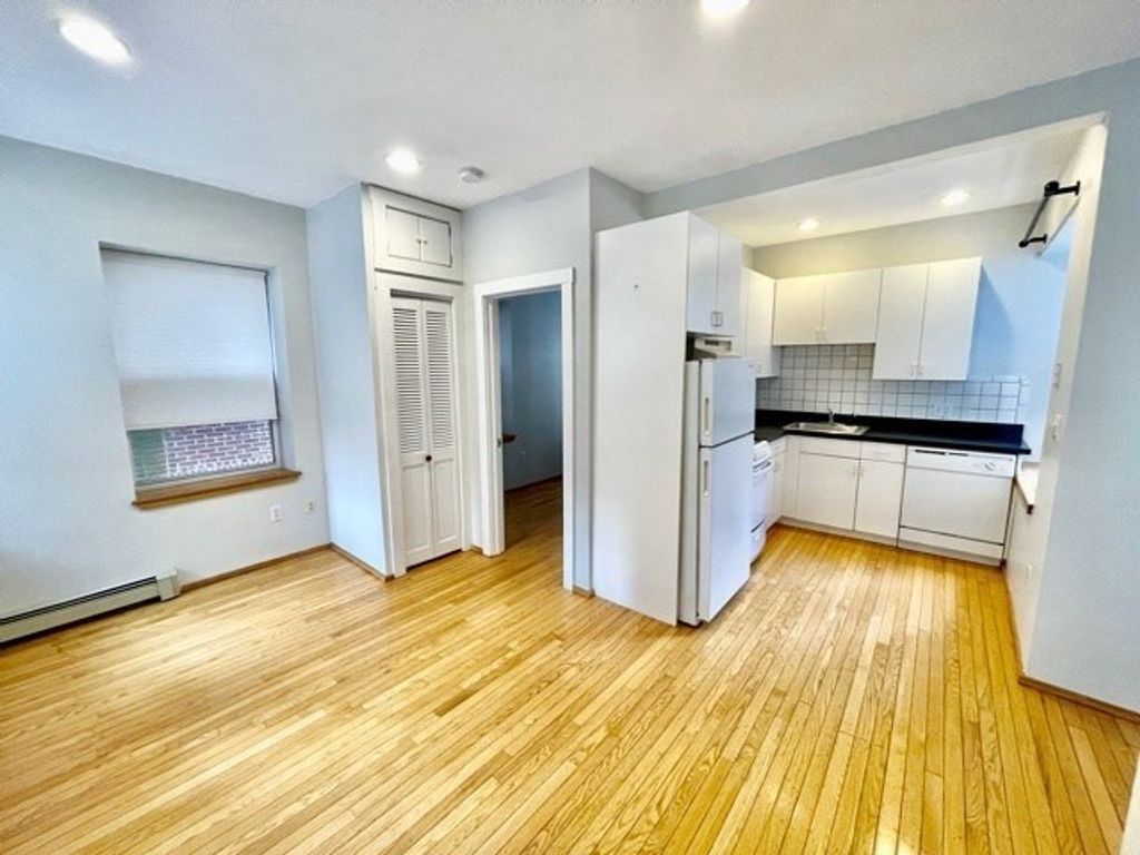 15 Thacher Court 2, Boston, MA 02113