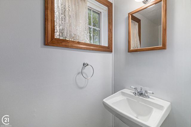 4646 Howland Road, Almont, MI 48003