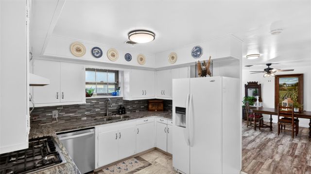 405 N Main Street, Franklin, TX 77856