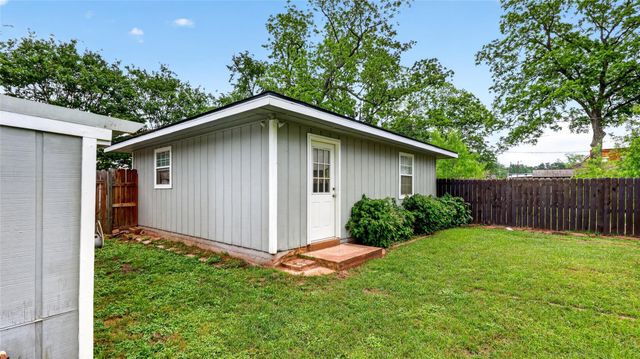405 N Main Street, Franklin, TX 77856
