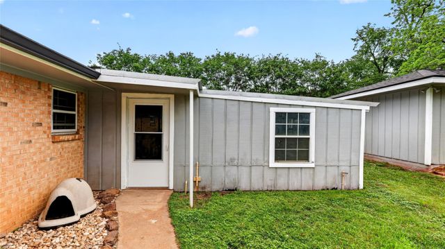 405 N Main Street, Franklin, TX 77856