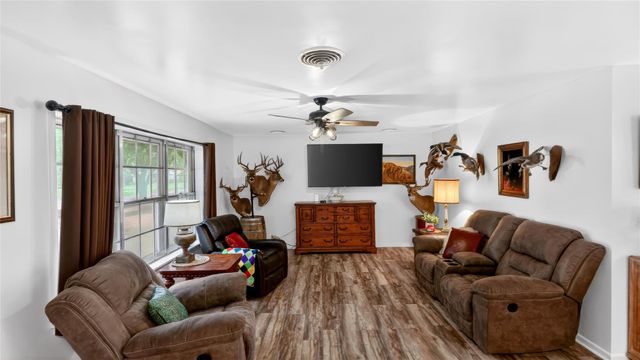 405 N Main Street, Franklin, TX 77856