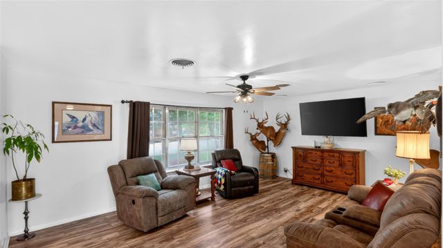 405 N Main Street, Franklin, TX 77856