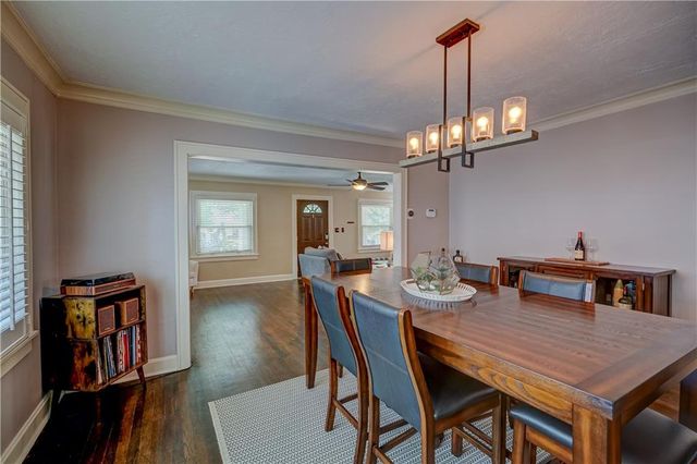 5833 Oak Street, Kansas City, MO 64113
