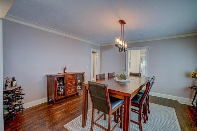 5833 Oak Street, Kansas City, MO 64113