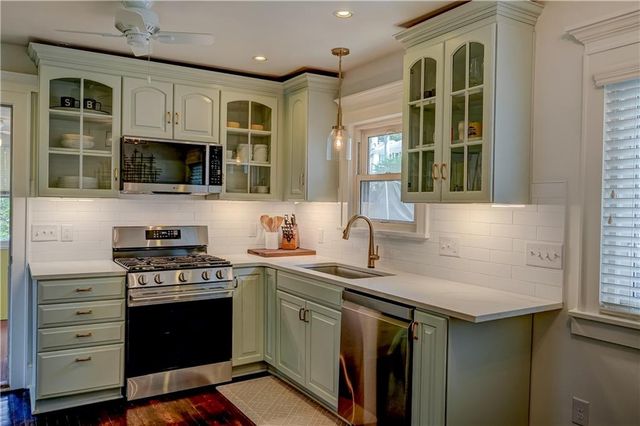 5833 Oak Street, Kansas City, MO 64113