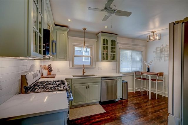 5833 Oak Street, Kansas City, MO 64113