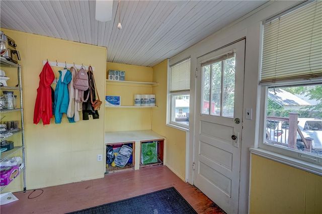 5833 Oak Street, Kansas City, MO 64113