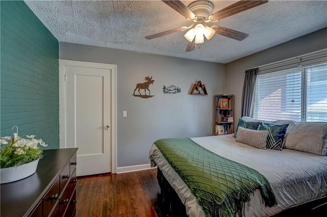 5833 Oak Street, Kansas City, MO 64113