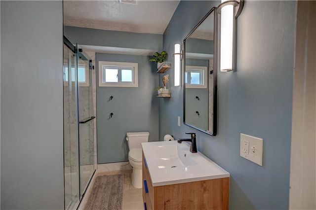 5833 Oak Street, Kansas City, MO 64113