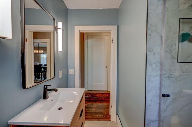 5833 Oak Street, Kansas City, MO 64113