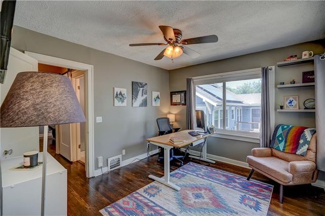 5833 Oak Street, Kansas City, MO 64113