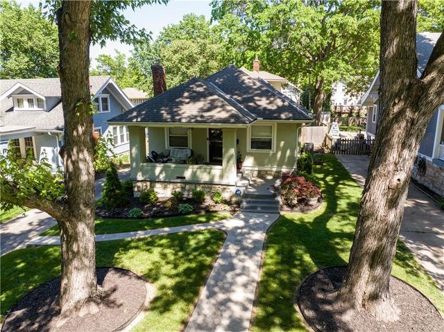 5833 Oak Street, Kansas City, MO 64113