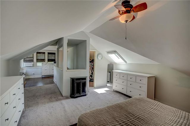 5833 Oak Street, Kansas City, MO 64113