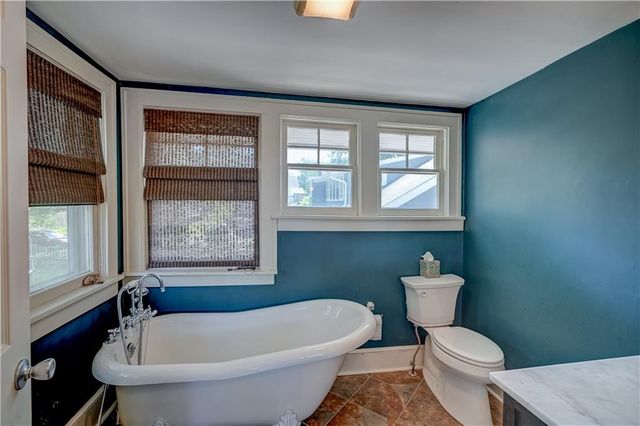 5833 Oak Street, Kansas City, MO 64113
