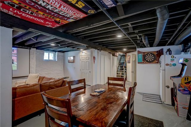5833 Oak Street, Kansas City, MO 64113
