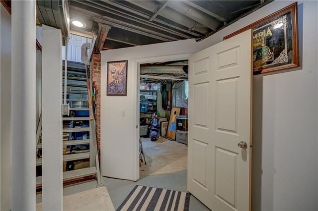 5833 Oak Street, Kansas City, MO 64113