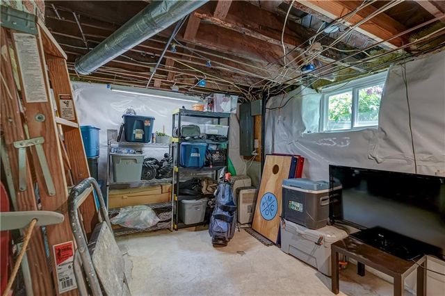 5833 Oak Street, Kansas City, MO 64113
