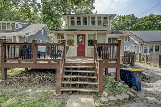 5833 Oak Street, Kansas City, MO 64113