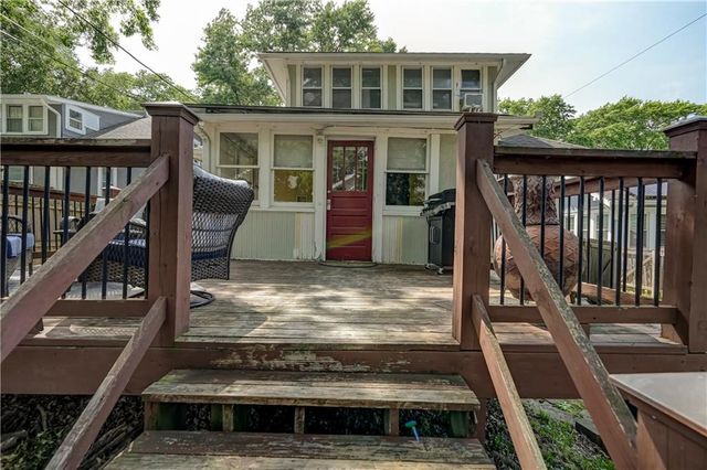 5833 Oak Street, Kansas City, MO 64113