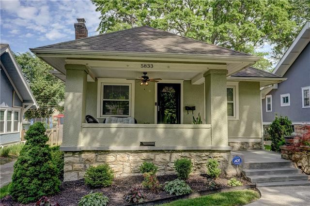 5833 Oak Street, Kansas City, MO 64113