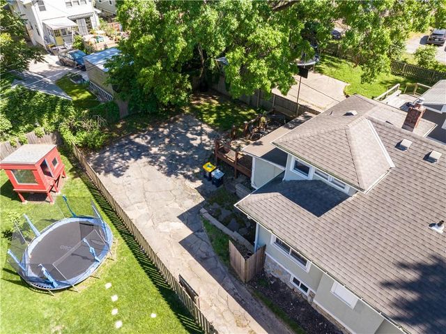 5833 Oak Street, Kansas City, MO 64113
