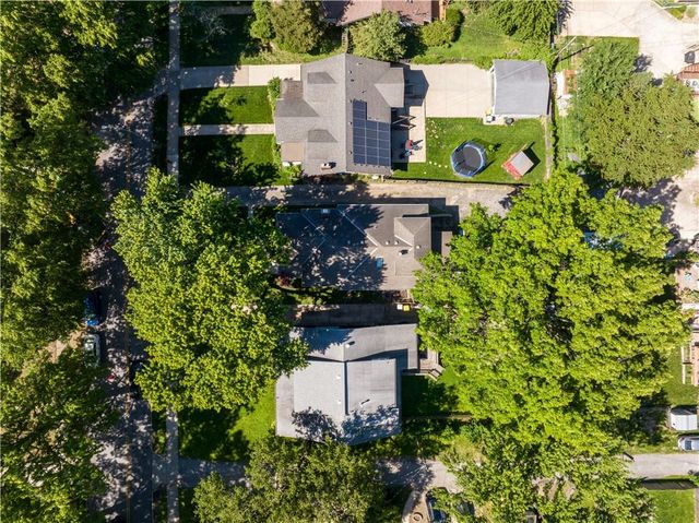 5833 Oak Street, Kansas City, MO 64113