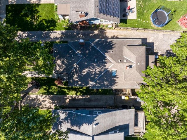 5833 Oak Street, Kansas City, MO 64113