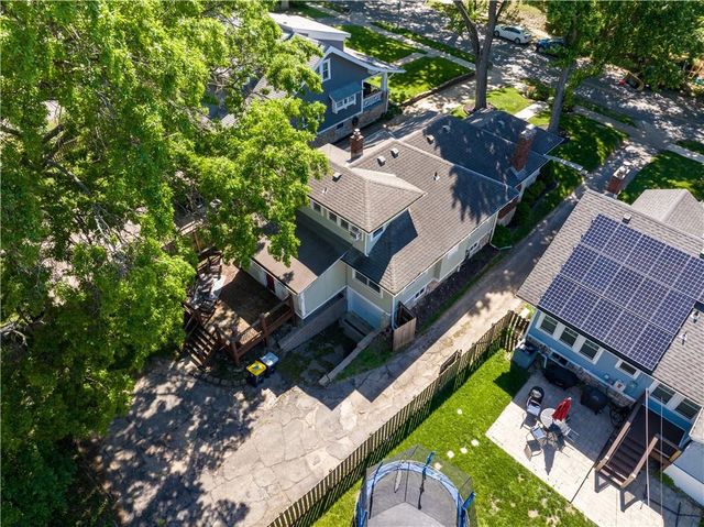 5833 Oak Street, Kansas City, MO 64113