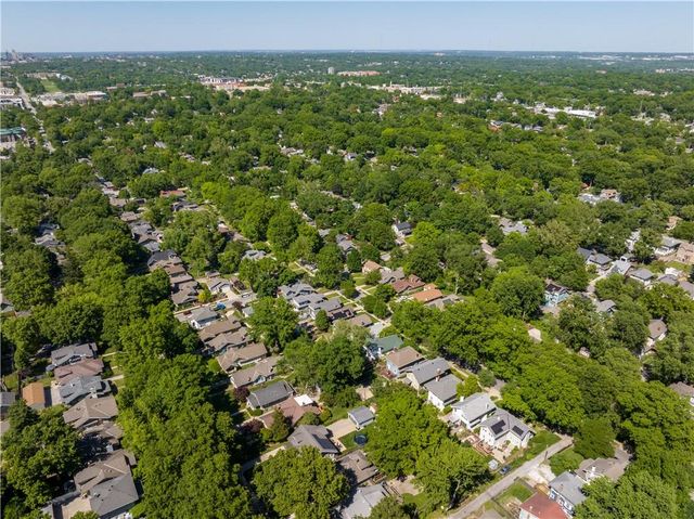 5833 Oak Street, Kansas City, MO 64113