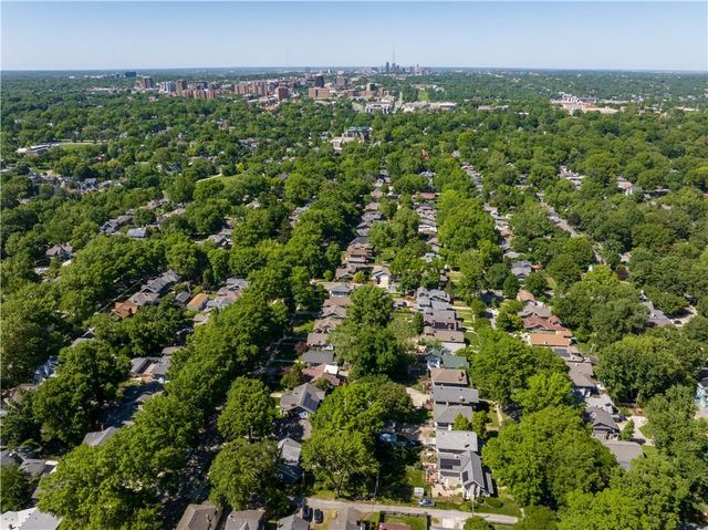 5833 Oak Street, Kansas City, MO 64113
