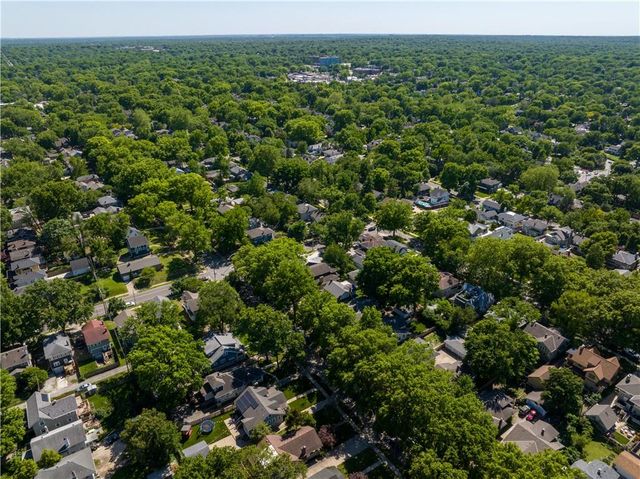 5833 Oak Street, Kansas City, MO 64113
