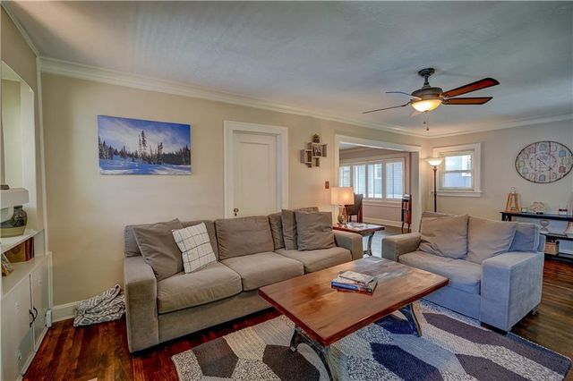 5833 Oak Street, Kansas City, MO 64113