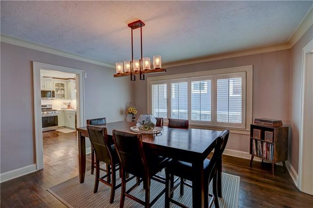 5833 Oak Street, Kansas City, MO 64113