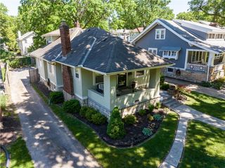 5833 Oak Street, Kansas City, MO 64113
