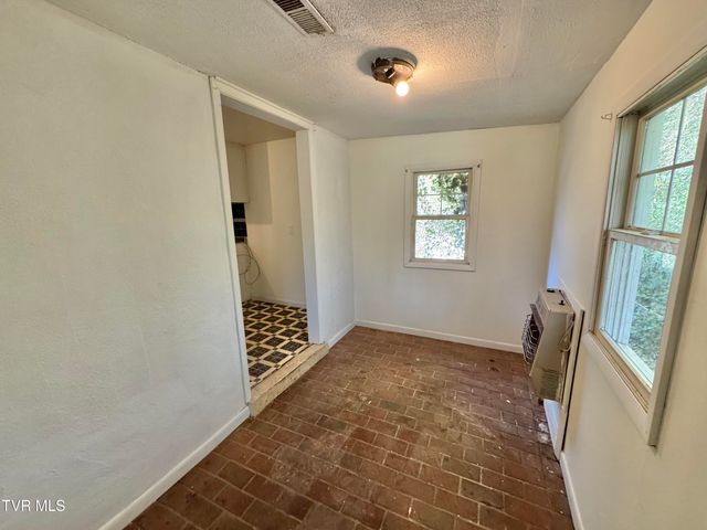 169 Midland Circle, Bristol, VA 24201