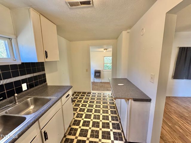 169 Midland Circle, Bristol, VA 24201