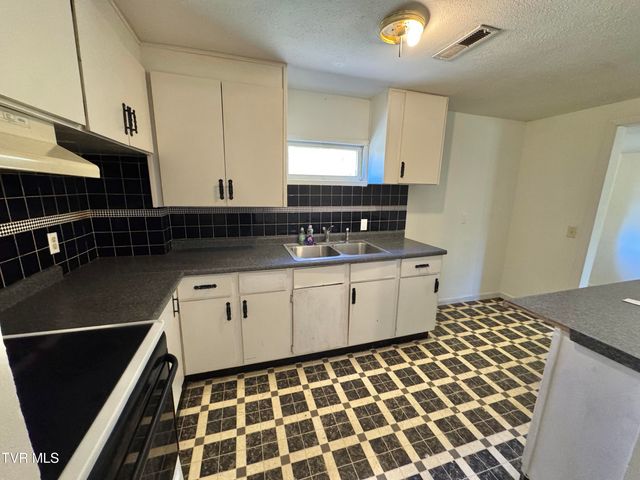 169 Midland Circle, Bristol, VA 24201