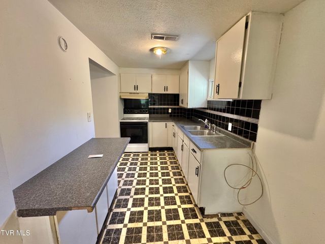 169 Midland Circle, Bristol, VA 24201