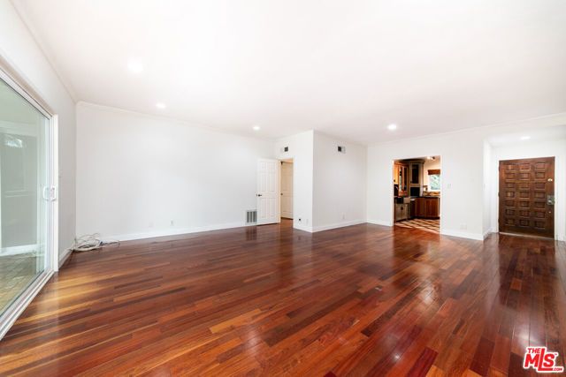 1228 N La Cienega Boulevard 102, West Hollywood, CA 90069