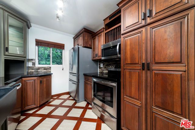 1228 N La Cienega Boulevard 102, West Hollywood, CA 90069