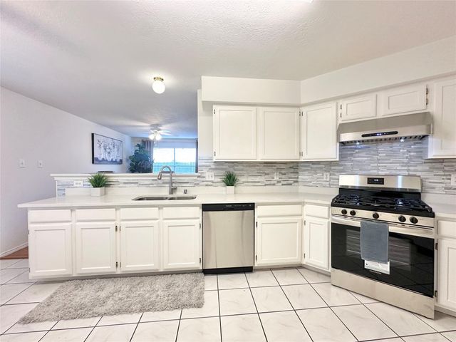 8223 Golf Green Circle, Houston, TX 77036