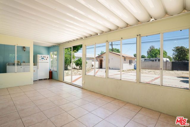 8716 Hayvenhurst Avenue, North Hills (los Angeles), CA 91343