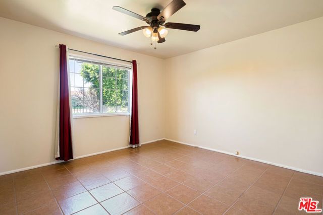 8716 Hayvenhurst Avenue, North Hills (los Angeles), CA 91343