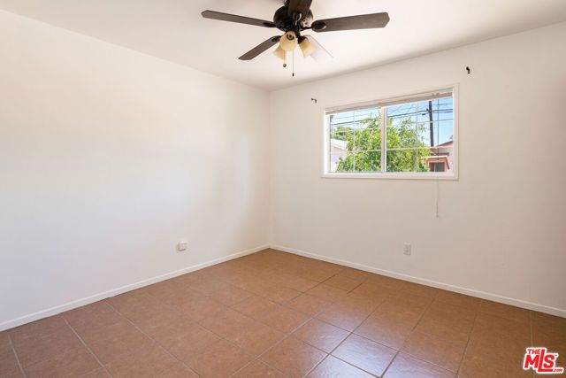 8716 Hayvenhurst Avenue, North Hills (los Angeles), CA 91343